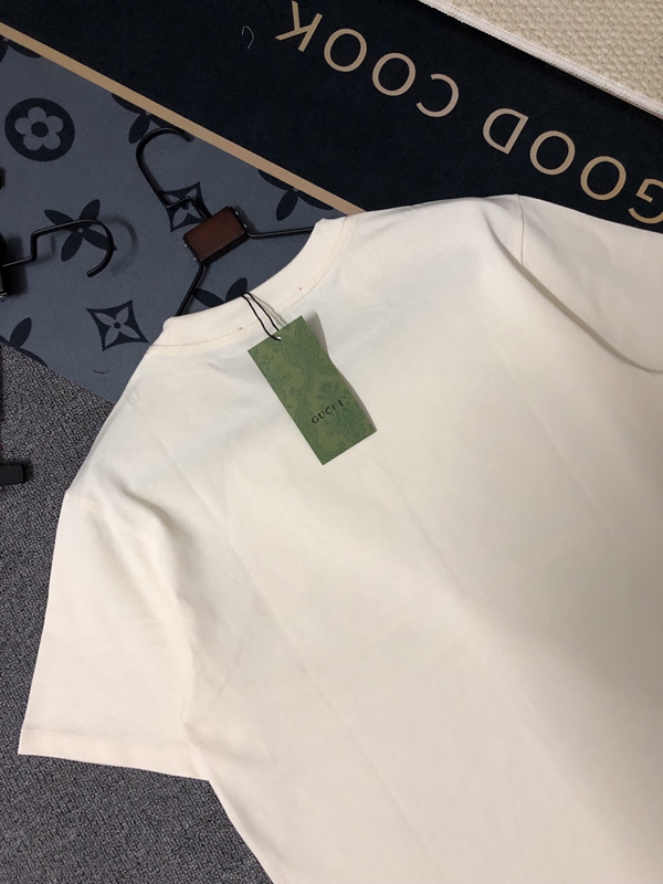 ブランドTシャツ角部分ディテール